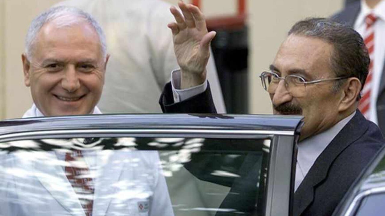 TURKEY Turkish Prime Minister Bulent Ecevit (R) waves beside his doctor
Professor Mehmet Haberal at the entrance of the Baskent University
Hospital, in Ankara, June 26, 2002. Officials announced that, Ecevit,
77, will have a detailed check-up. Ecevit, was hospitalized twice in
May for intestinal problems, a broken rib and vascular infection and
has been recovering at home for the past month. REUTERS/str
WS - RTR6VWK