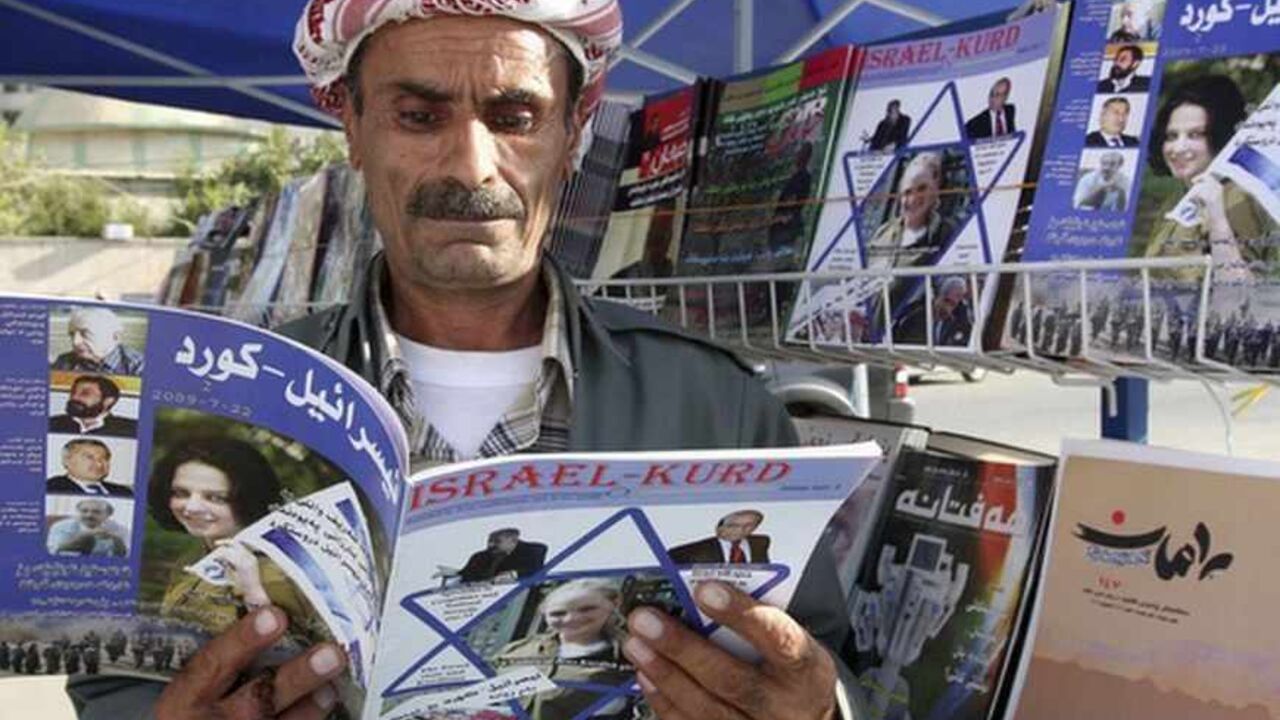 A man reads a copy of the magazine "Israel-Kurd" at a street in Arbil A man reads a copy of the magazine "Israel-Kurd" at a street in Arbil, 310 km (190 miles) north of Baghdad August 16, 2009. REUTERS/Azad Lashkari (IRAQ SOCIETY) - RTR26SCA