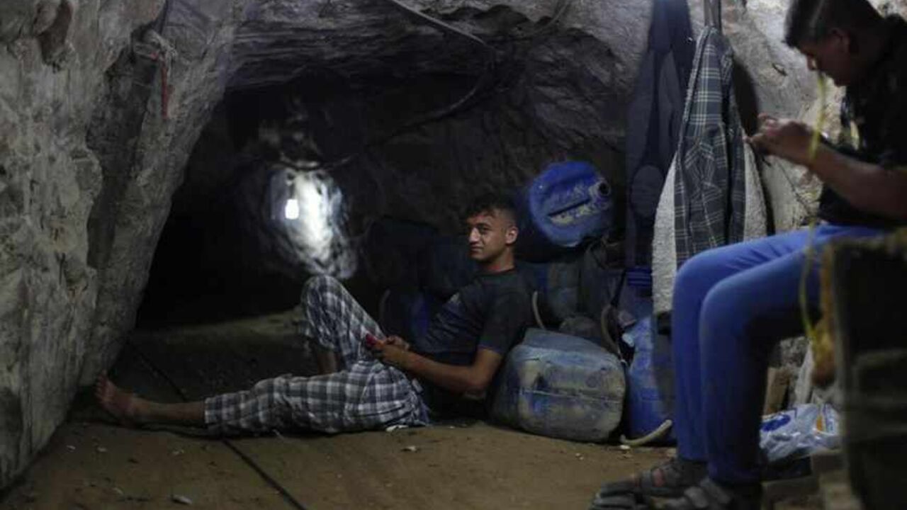 Palestinian tunnel workers rest inside a smuggling tunnel dug beneath the Gaza-Egypt border in the southern Gaza Strip Palestinian tunnel workers rest inside a smuggling tunnel dug beneath the Gaza-Egypt border in the southern Gaza Strip July 19, 2013. Palestinians in the Gaza Strip are reeling from another devastating blockade but this time they are blaming Egypt, the neighbouring Arab power they once hoped would end their isolation, rather than their old foe Israel. Picture taken July 19, 2013. REUTERS/Ibraheem Abu Mustafa (GAZA - Tags: POLITICS) - RTX11TRO