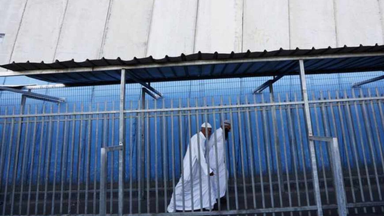 Palestinians walk near the controversial Israeli barrier as they cross into Jerusalem at checkpoint in Bethlehem Palestinians walk near the controversial Israeli barrier as they cross into Jerusalem at an Israeli checkpoint in the West Bank town of Bethlehem July 26, 2013. Israeli and Palestinian officials put forward clashing formats for peace talks due to resume in Washington on Monday for the first time in nearly three years after intense U.S. mediation. It is unclear how the United States hopes to bridge the core issues in the dispute, including borders, the future of Jewish settlements on the West Bank, the fate