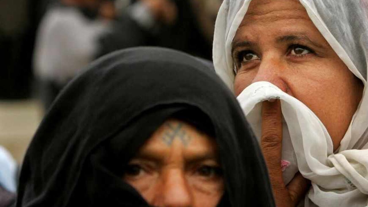 Palestinians women participate in a demonstration against the growing chaos in the Palestinian territories in Gaza Palestinians women participate in a demonstration against the growing chaos in the Palestinian territories outside Palestinian President Mahmoud Abbas' headquarters in Gaza City December 20, 2005. Abbas has vowed to end armed chaos in Gaza and the West Bank. A Palestinian human rights group said that over 200 Palestinians have been killed in feuds and internal violence in 2005 in growing lawlessness. REUTERS/Mohammed Salem - RTR1BCF3