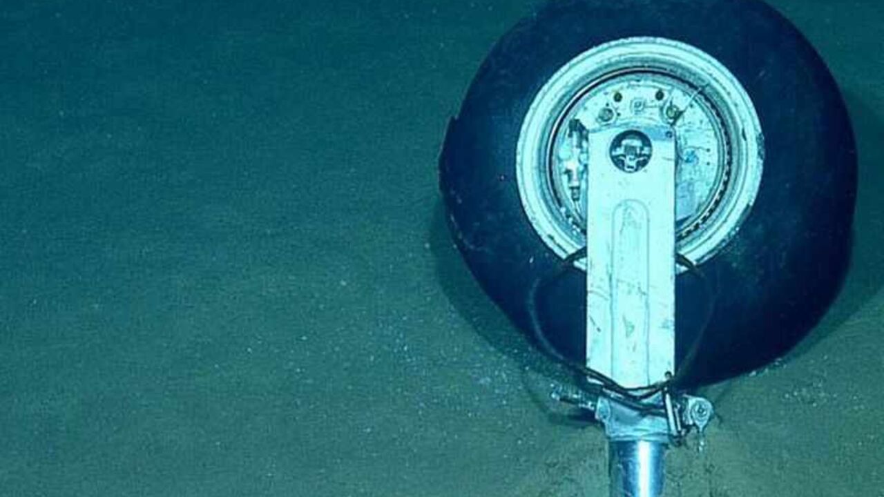 A piece of the wreckage of Turkish F-4 jet which was shot down by Syria and retrieved from the seabed on Thursday, is seen in this undated, picture taken underwater and released by Turkish Chief of Staff A piece of the wreckage of Turkish F-4 jet which was shot down by Syria and retrieved from the seabed on Thursday, is seen in this undated, picture taken underwater and released by Turkish Chief of Staff July 5, 2012. Turkey's armed forces command said on Thursday it had retrieved the bodies of two pilots of a jet shot down by Syria last month, recovering them from the seabed 8.6 nautical miles from the Syrian coast. REUTERS/Turkey Land Forces Headquarters/Handout (TURKEY - Tags: POLITICS MILITARY) FOR EDIT