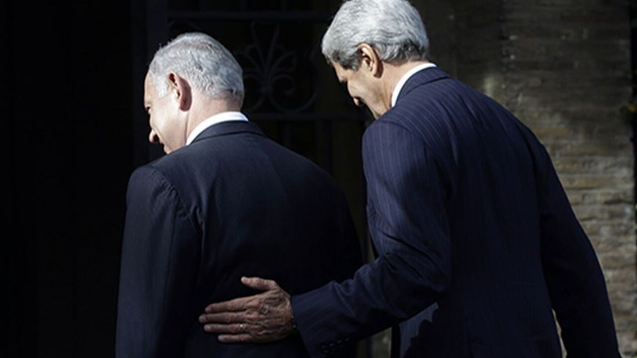 ITALY/ U.S. Secretary of State John Kerry (R) walks with Israeli Prime Minister Benjamin Netanyahu at Villa Taverna in Rome October 23, 2013. REUTERS/Gregorio Borgia/Pool (ITALY - Tags: POLITICS) - RTX14L0M