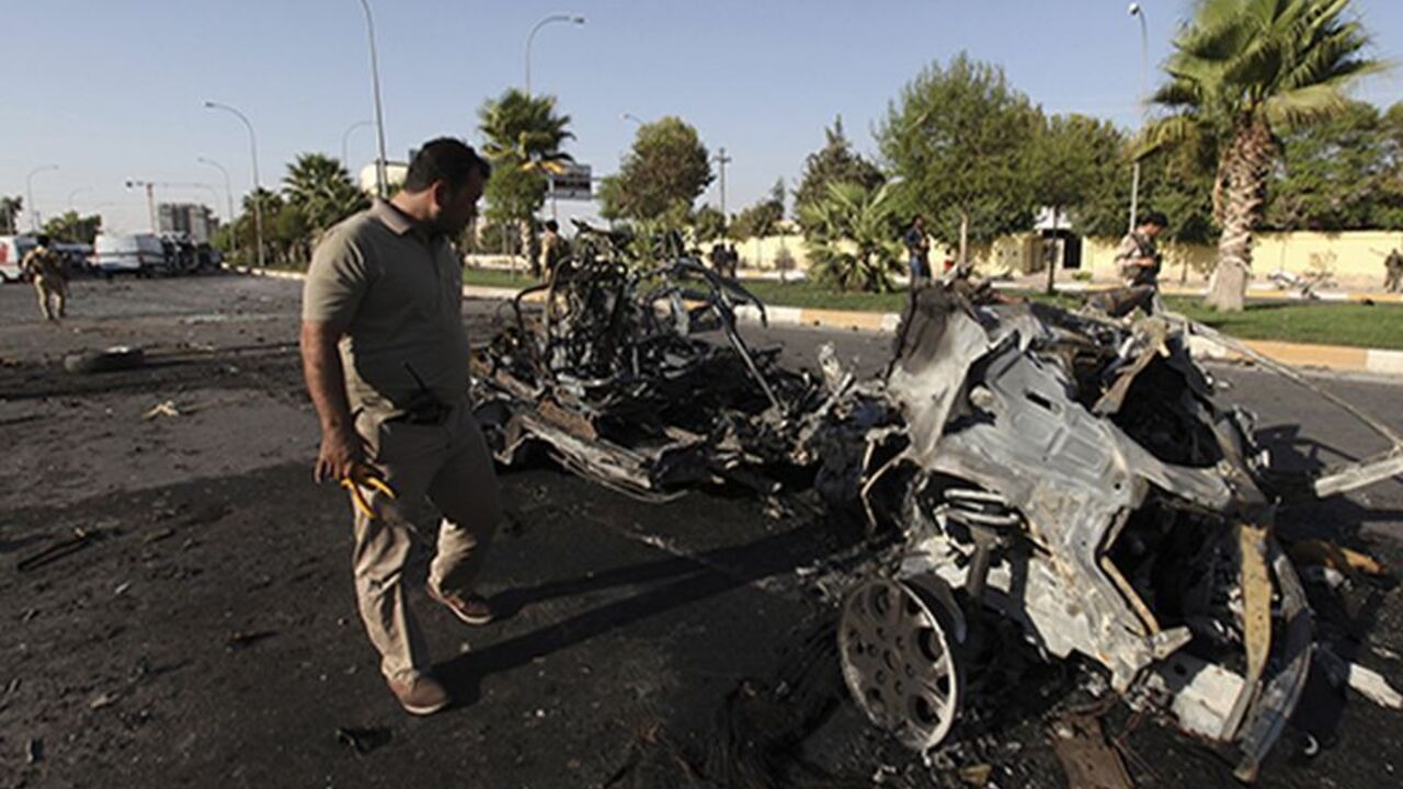 IRAQ-KURDS/EXPLOSION Kurdish security forces inspect the site of a bomb attack in the city of Arbil, the capital of the autonomous Kurdistan region, about 350 km (217 miles) north of Baghdad, September 29, 2013. Six people were killed on Sunday in a series of explosions outside a security directorate in the capital of Iraq's usually peaceful autonomous Kurdistan region, security and medical sources said. Gunfire could be heard after the blasts in Arbil that wounded a further 36 people, according to the city's health directorate