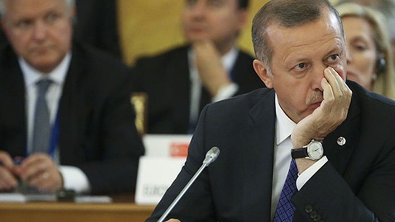 G20/ Turkish Prime Minister Tayyip Erdogan attends the first working session of the G20 Summit in Constantine Palace in Strelna near St. Petersburg, September 5, 2013. REUTERS/Sergei Karpukhin (RUSSIA - Tags: POLITICS) - RTX138DI