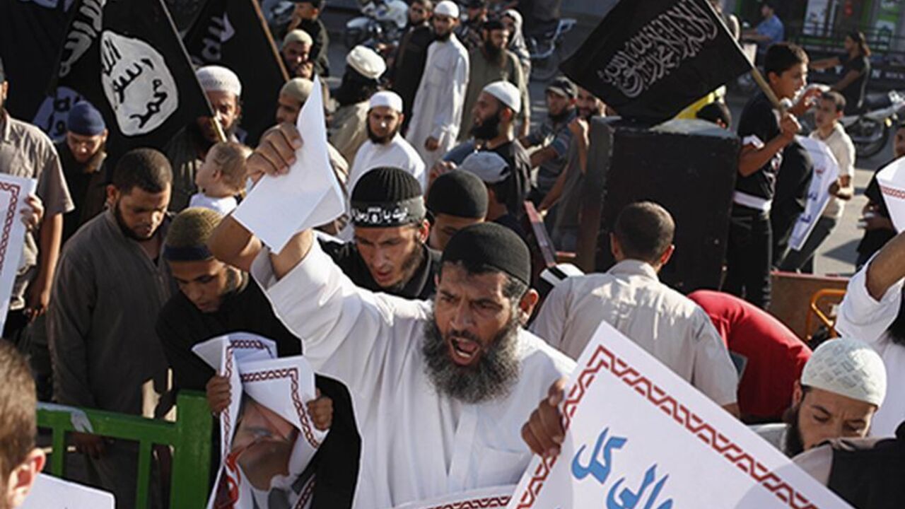 Palestinian Salafists shout slogans during a rally in protest of what they say are recent massacres committed against Syrian and Egyptian people and against Syria's President Bashar al-Assad and Egypt's army chief General Abdel Fattah al-Sisi, in Rafah in the southern Gaza Strip August 22, 2013. REUTERS/Ibraheem Abu Mustafa (GAZA - Tags: POLITICS CIVIL UNREST) - RTX12TCB