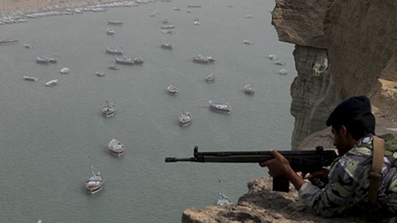 IRAN/ Iranian military personnel participate in the Velayat-90 war game in unknown location near the Strait of Hormuz in southern Iran December 30, 2011. REUTERS/Fars News/Hamed Jafarnejad (IRAN - Tags: POLITICS MILITARY) FOR EDITORIAL USE ONLY. NOT FOR SALE FOR MARKETING OR ADVERTISING CAMPAIGNS. THIS IMAGE HAS BEEN SUPPLIED BY A THIRD PARTY. IT IS DISTRIBUTED, EXACTLY AS RECEIVED BY REUTERS, AS A SERVICE TO CLIENTS - RTR2VQX9