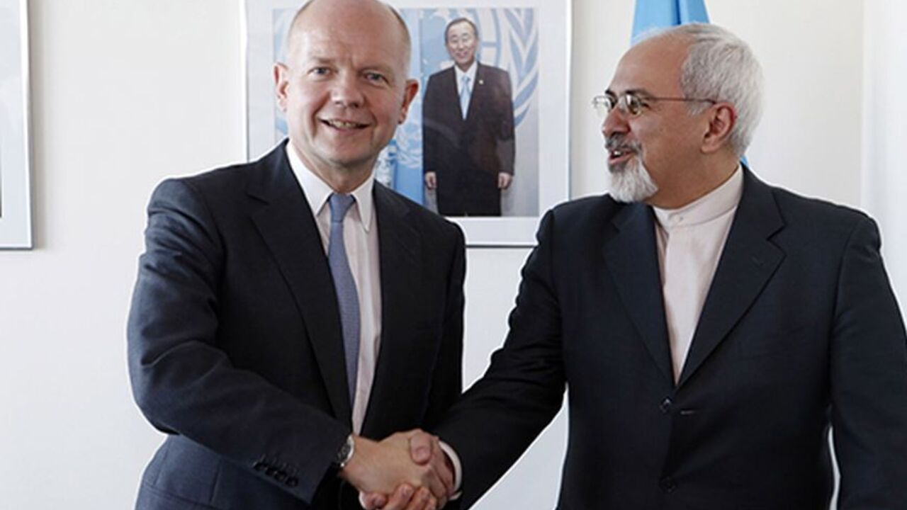 UN-ASSEMBLY/IRAN-BRITAIN British Foreign Minister William Hague (L). shakes hands with Iran's Foreign Minister Mohammad Javad Zarif at the beginning of their bilateral meeting at the United Nations in New York September 23, 2013. REUTERS/Jason DeCrow/Pool (UNITED STATES - Tags: POLITICS) - RTX13X4G