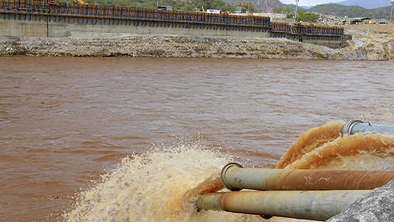 ETHIOPIA-EGYPT/NILE Water gushes out from pipes by the construction of Ethiopia's Great Renaissance Dam in Guba Woreda, some 40 km (25 miles) from Ethiopia's border with Sudan, June 28, 2013. Egypt fears the $4.7 billion dam, that the Horn of Africa nation is building on the Nile, will reduce a water supply vital for its 84 million people, who mostly live in the Nile valley and delta. Picture taken June 28, 2013. REUTERS/Tiksa Negeri (ETHIOPIA - Tags: POLITICS SOCIETY ENERGY ENVIRONMENT) - RTX115KE