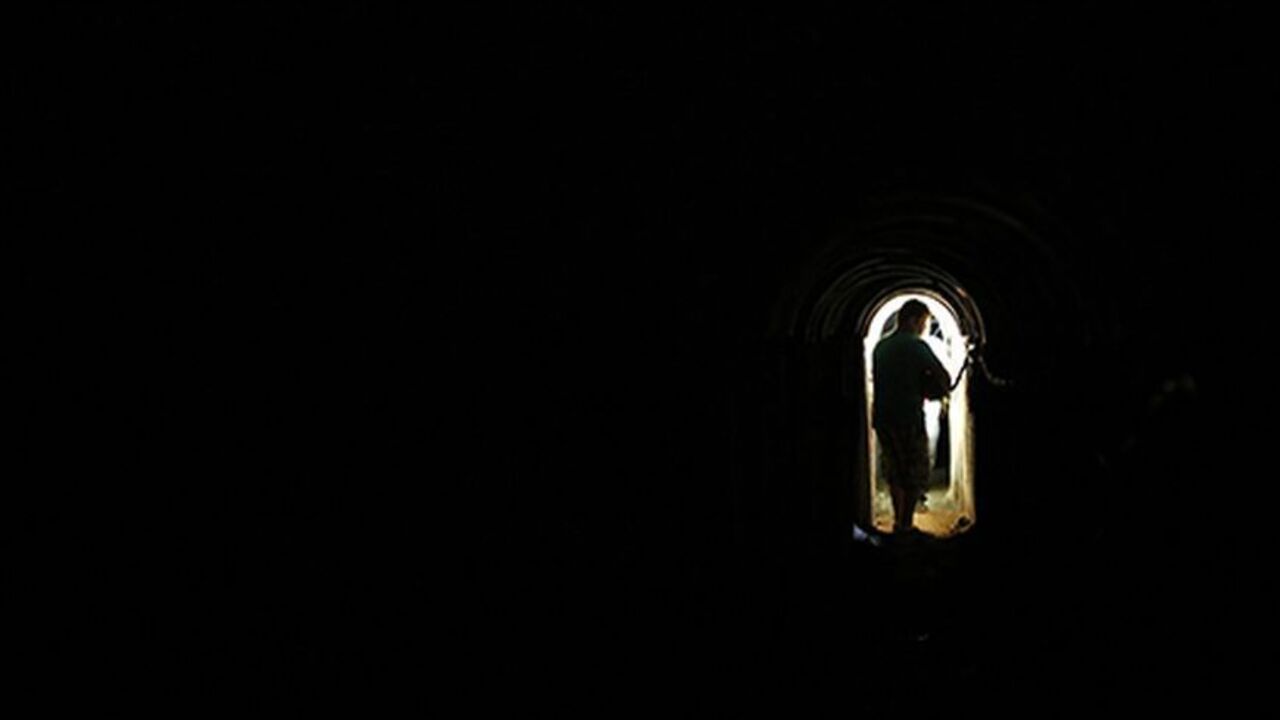 PALESTINIANS-ISRAEL/TUNNEL A member of the media stands inside a tunnel exposed by the Israeli military near Kibbutz Ein Hashlosha, just outside the southern Gaza Strip October 13, 2013. Israel displayed on Sunday what it called a Palestinian "terror tunnel" running into its territory from the Gaza Strip and said it was subsequently freezing the transfer of building material to the enclave. REUTERS/Amir Cohen (ISRAEL - Tags: POLITICS CIVIL UNREST MILITARY TPX IMAGES OF THE DAY) - RTX149S9
