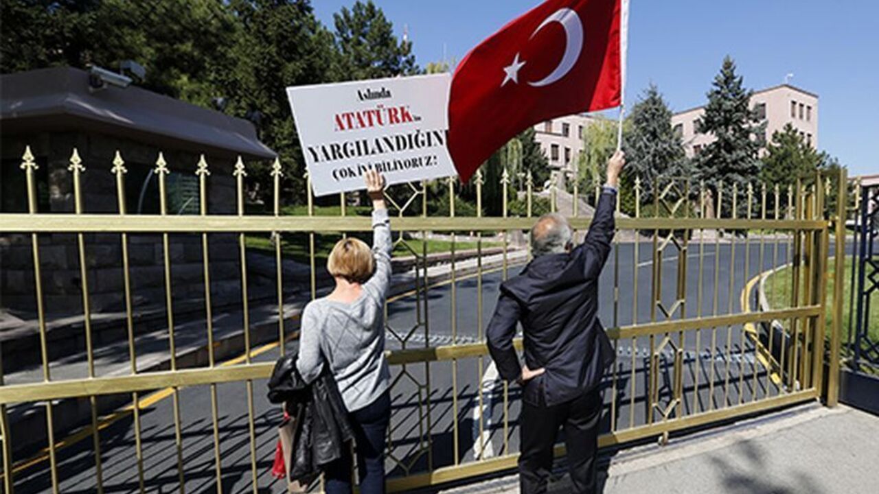 TURKEY-COUP/VERDICT Relatives of detained military officers stage a protest in front of the Chief of Staff Headquarters in Ankara October 9, 2013. Turkey's appeals court upheld convictions on Wednesday of top retired military officers for leading a plot to overthrow Prime Minister Tayyip Erdogan's government a decade ago in a case underlining civilian dominance over a once all-powerful army. The court overturned convictions of dozens of less prominent defendants among more than 300 officers sentenced last September in the "Sle