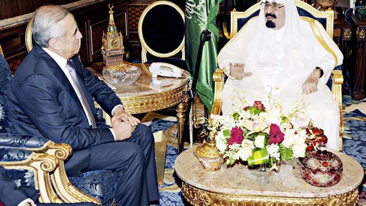 SAUDI-LEBANON/ Saudi Arabia's King Abdullah (R) meets Lebanon's President Michel Suleiman in Riyadh in this June 1, 2012 handout picture released by the Saudi Press Agency. REUTERS/Saudi Press Agency/Handout (SAUDI ARABIA - Tags: POLITICS ROYALS) FOR EDITORIAL USE ONLY. NOT FOR SALE FOR MARKETING OR ADVERTISING CAMPAIGNS. THIS IMAGE HAS BEEN SUPPLIED BY A THIRD PARTY. IT IS DISTRIBUTED, EXACTLY AS RECEIVED BY REUTERS, AS A SERVICE TO CLIENTS - RTR32YK4