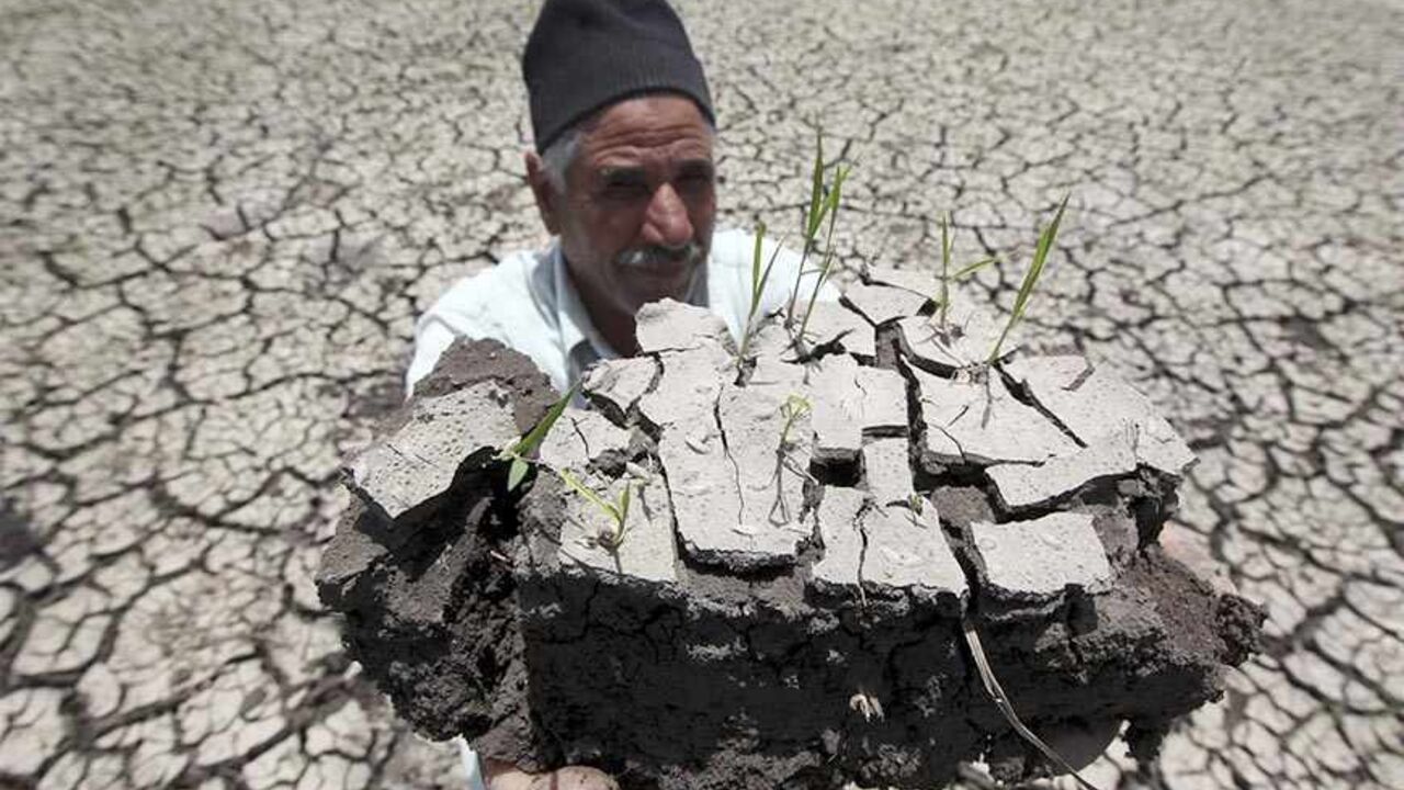 EGYPT-ETHIOPIA/NILE An Egyptian farmer holds a handful of soil to show the dryness of the land due to drought in a farm formerly irrigated by the river Nile, in Al-Dakahlya, about 120 km (75 miles) from Cairo June 4, 2013. Ethiopia has not thought hard enough about the impact of its ambitious dam project along the Nile, Egypt said on Sunday, underlining how countries down stream are concerned about its impact on water supplies. The Egyptian presidency was citing the findings of a report put together by a panel of experts from