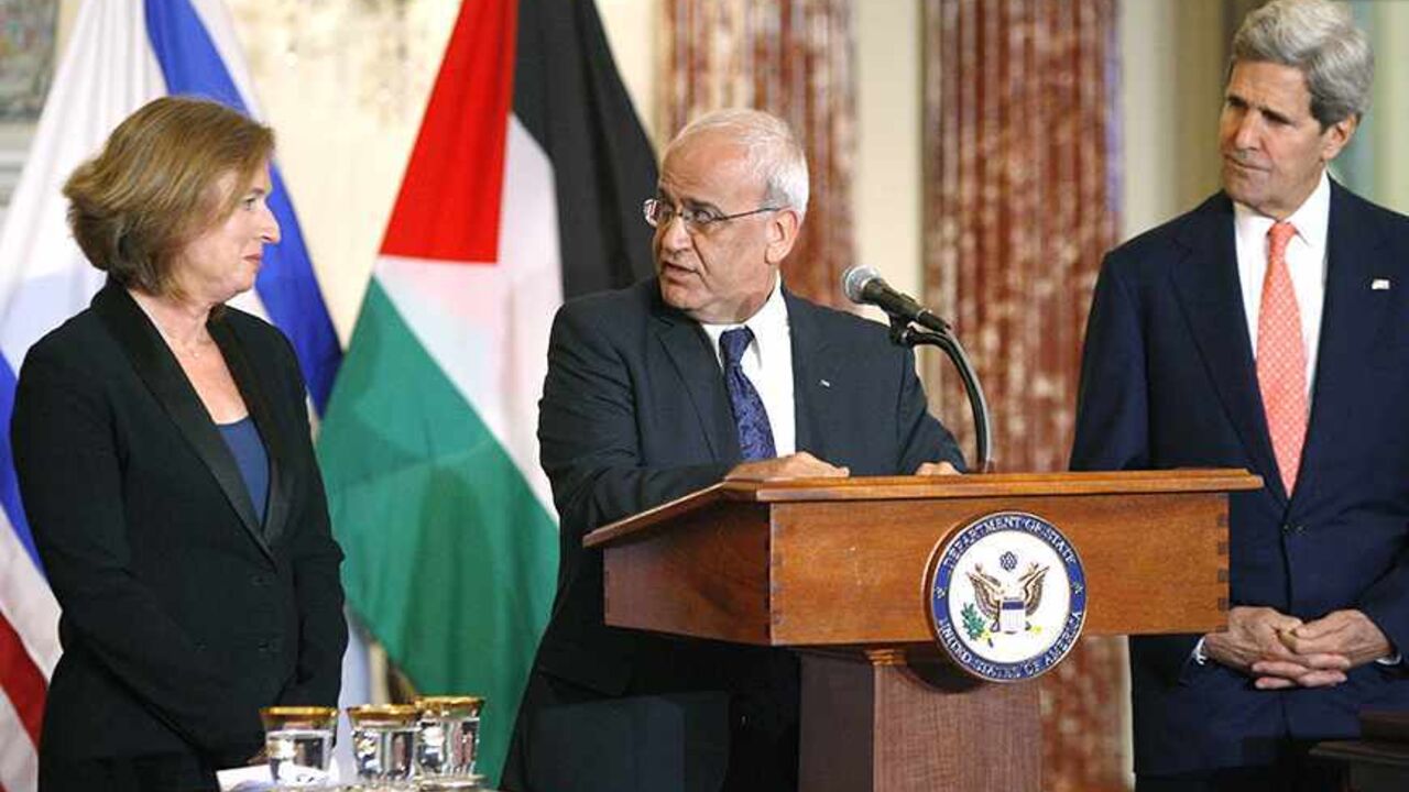 PALESTINIANS-ISRAEL/KERRY Chief Palestinian negotiator Saeb Erekat (C) directs remarks to Israel's Justice Minister Tzipi Livni (L) during a news conference with U.S. Secretary of State John Kerry (R) at the end of talks at the State Department in Washington July 30, 2013. Israeli and Palestinian negotiators held their first peace talks in nearly three years on Monday in a U.S.-brokered effort that Kerry hopes will end their conflict despite deep divisions. REUTERS/Jonathan Ernst (UNITED STATES - Tags: POLITICS) - RTX124ZT