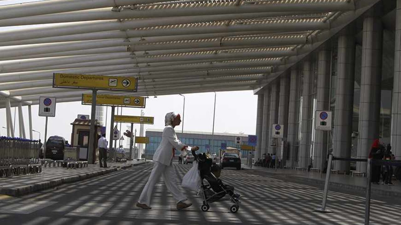 EGYPT/ An Egyptian passenger arrives to travel at the main gate of Cairo Airport, September 5, 2013. Egypt's non-oil imports fell sharply in the second quarter, but tourism receipts and worker remittances together fell by even more, causing the country's current account deficit to widen, according to central bank figures released on Tuesday. Picture taken September 5, 2013. REUTERS/Mohamed Abd El Ghany (EGYPT - Tags: POLITICS TRAVEL BUSINESS) - RTX13Z1U