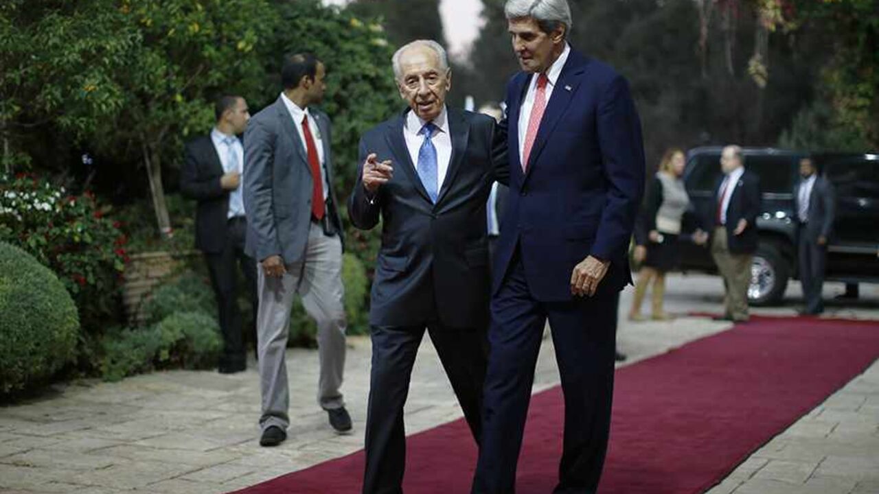 PALESTINIANS-ISRAEL/KERRY U.S. Secretary of State John Kerry walks with Israel's President Shimon Peres (L) in Jerusalem, November 6, 2013. Kerry urged Israel on Wednesday to limit settlement building in occupied territories to help push peace talks with the Palestinians back on track. REUTERS/Jason Reed (JERUSALEM - Tags: POLITICS) - RTX152FC