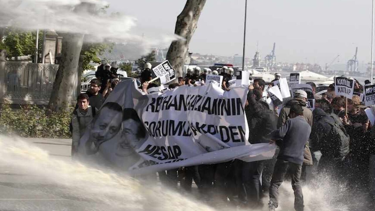 Protesters clash with riot police during a protest in Turkey Protesters clash with riot police during a protest against Turkey's Prime Minister Tayyip Erdogan and the Turkish government's foreign policy on Syria, in Istanbul May 16, 2013. REUTERS/Osman Orsal (TURKEY - Tags: POLITICS CIVIL UNREST) - RTXZP3Y
