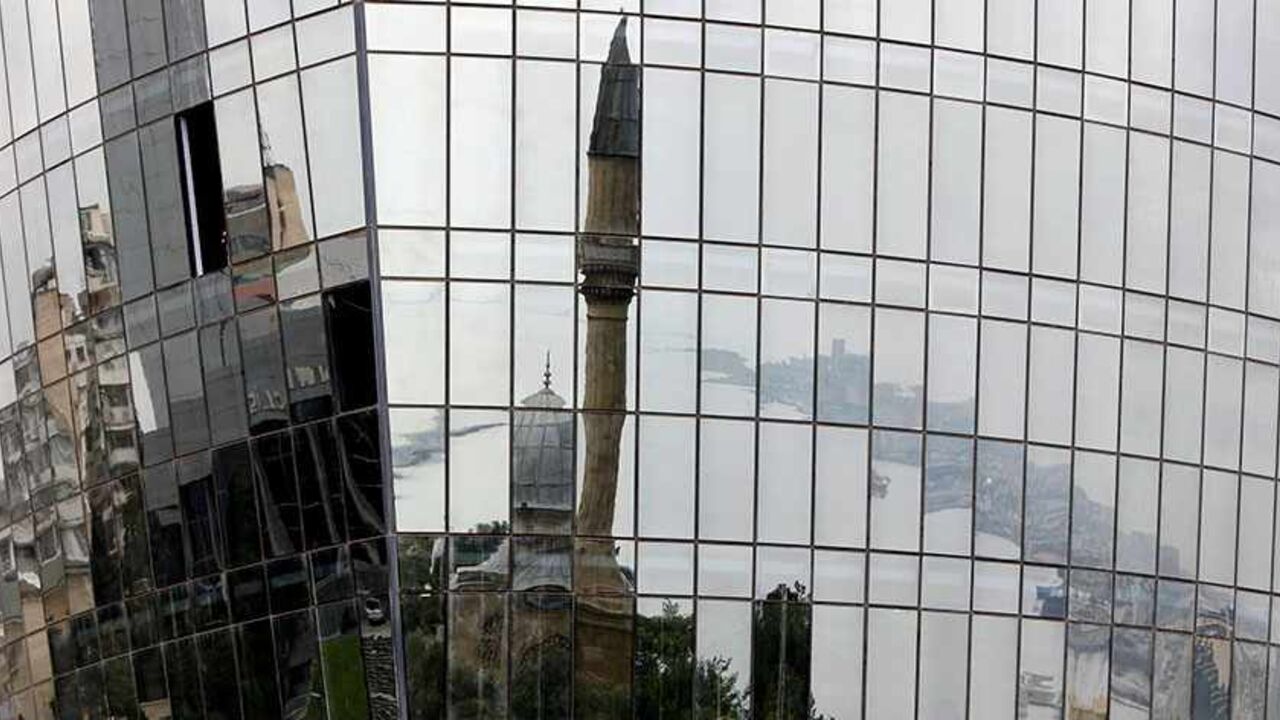 AZERBAIJAN-ARMENIA/CONFLICT A mosque and the city waterfront are reflected in a new building in the Azeri capital Baku, September 8, 2012. Rising tension between Armenia and Azerbaijan could unleash a new war over the disputed Nagorno-Karabakh region that spreads beyond the countries borders and has global significance, the breakaway republic leader said. Picture taken September 8, 2012. To match AZERBAIJAN-ARMENIA/CONFLICT REUTERS/David Mdzinarishvili (AZERBAIJAN - Tags: POLITICS CITYSPACE RELIGION TPX IMAGES OF THE DAY) - RTR3
