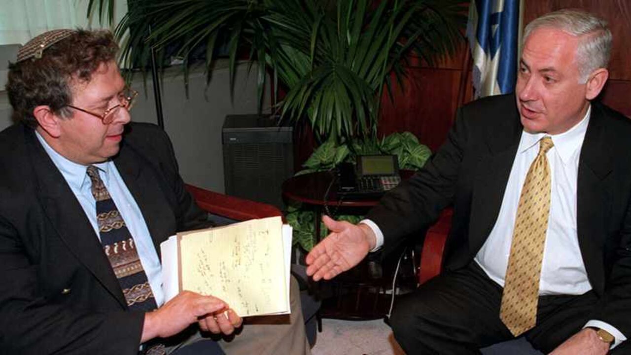 Israeli Prime Minister Benjamin Netanyahu (R) meets with Larry Dub, lawyer for convicted Israeli spy Jonathan Pollard January 18, who has served 13 years of a life sentence in an American jail. Netanyahu has urged U.S. President Bill Clinton to pardon Pollard on humanitarian grounds but U.S. security officials have opposed his early release.

DPS/WS - RTRL2WN