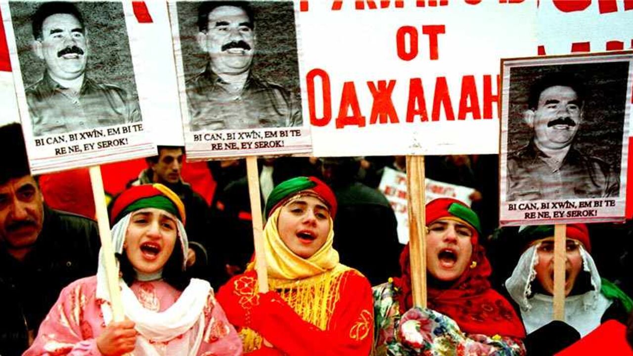 RUSSIA Kurdish girls wearing traditional clothes shout as they march in Moscow March 6. About 1,000 Kurds marched in the Russian capital, demanding freedom for jailed guerrilla leader Abdullah Ocalan.
CVI/NS/ - RTRMJW1
