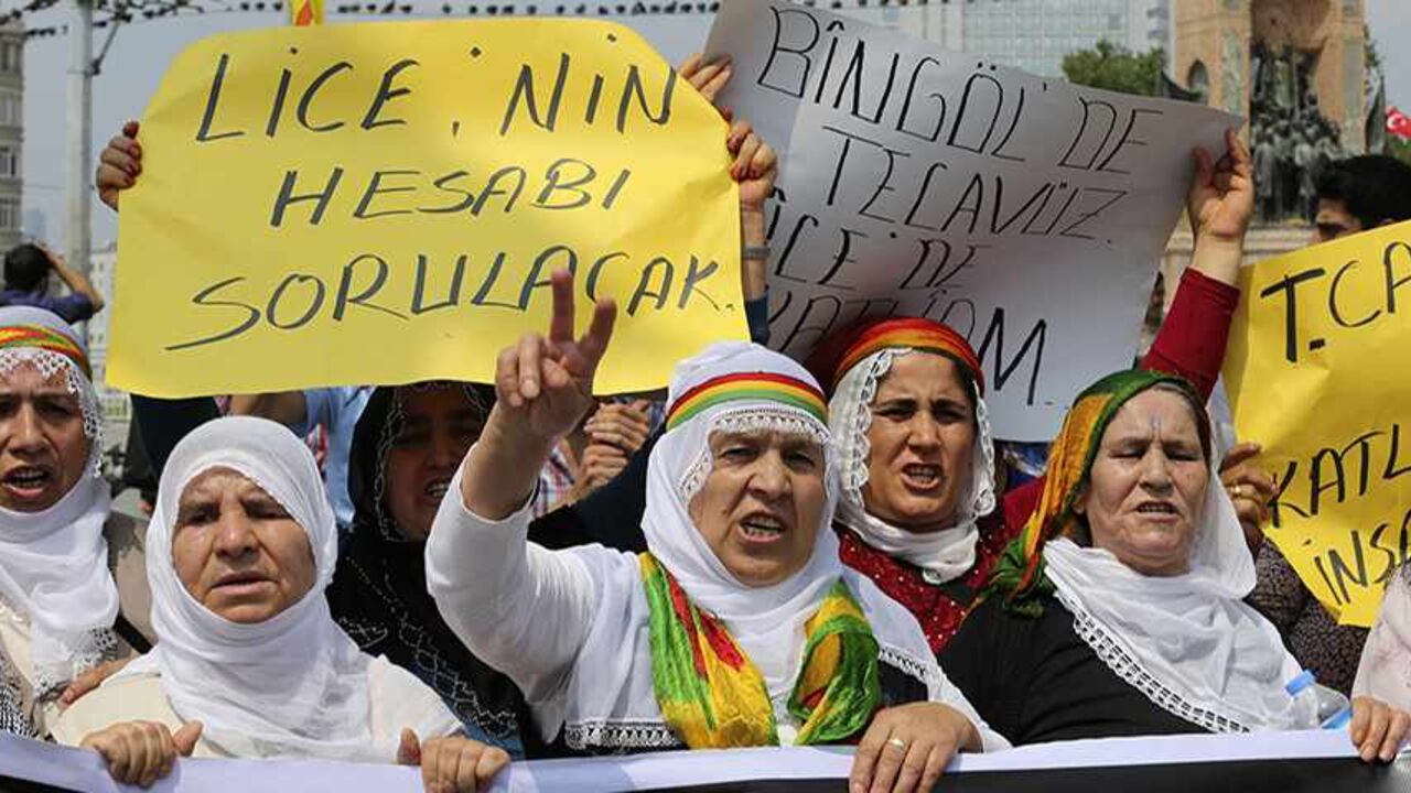 TURKEY-KURDS/VIOLENCE Protesters shout slogans during a demonstration against Turkish security forces, after an incident in the Lice district of Diyarbakir province killed one person and wounded seven on Friday, in Istanbul June 29, 2013. Turkish security forces killed one person and wounded seven on Friday when they fired on a group of people protesting against construction of a new gendarmerie outpost in Kurdish-dominated southeastern Turkey, security sources said. The incident happened in the village of Kayacik in the Lice di