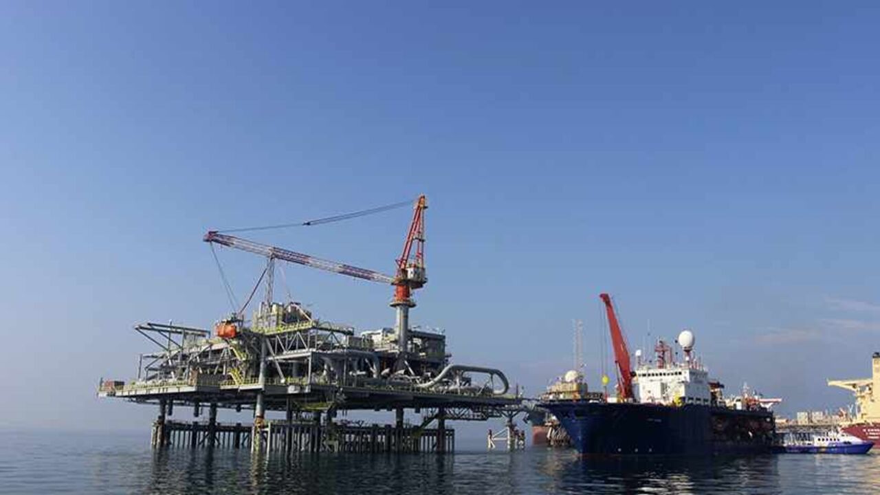 A ship is docked at Al-Basra oil terminal, next to a Central Meeting and Manifold Platform belonging to Iraq's Southern Oil Company in the Middle East Gulf November 27, 2013.  The Southern Oil Company is preparing a new Central Metering and Manifold Platform to increase oil export capacity. It will be operational in the first quarter of next year, according to Associate Director Mahmoud Abdul Amir. Picture taken November 27, 2013.  REUTERS/Essam Al-Sudani (IRAQ - Tags: ENERGY) - RTX163G7