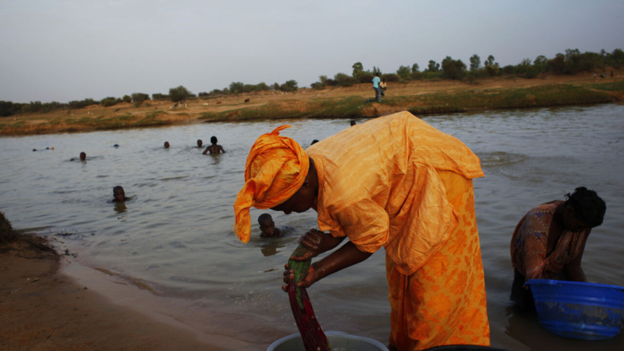People bathe and wash clothes in the Senegal river outside the town of Kaedi, Mauritania People bathe and wash clothes in the Senegal river outside the town of Kaedi, Gorgol region, in Mauritania June 1, 2012. A full third of the country's population, amounting to around a million people, are at risk of malnutrition if rain doesn't fall by July, according to estimates from Spanish Non-Governmental Organization Accion contra el Hambre (Action Against Hunger), which has been warning about food crisis since the beginning of the year after poor rains in 2011. REUTERS/Susana Vera (MAURITANIA - Tags: