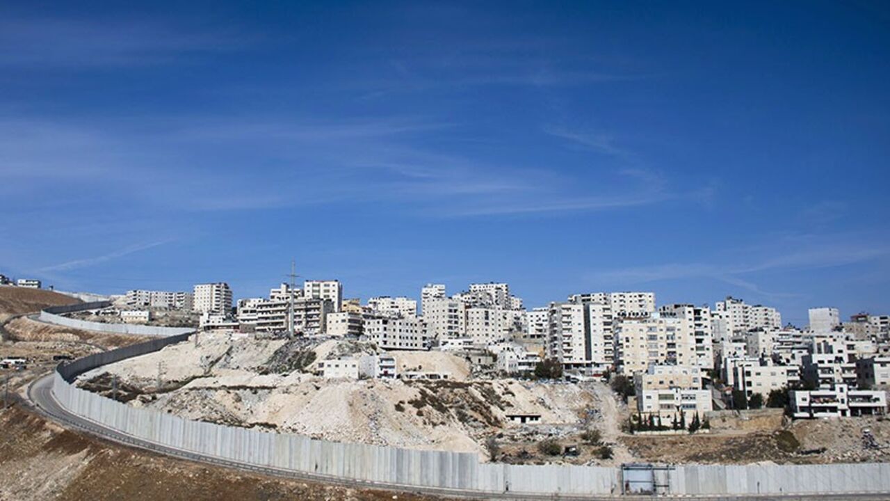 ISRAEL-PALESTINIANS/KERRY A section of the controversial Israeli barrier runs along the Shuafat refugee camp in the West Bank, as seen from Jerusalem January 3, 2014. Israeli Prime Minister Benjamin Netanyahu offered a gloomy assessment of peace prospects with the Palestinians on Thursday as U.S. Secretary of State John Kerry began his 10th visit to the region in pursuit of a deal. Leaders from both sides have to address core issues of the decades-old conflict, such as the question of borders, security, refugees and the status of Je