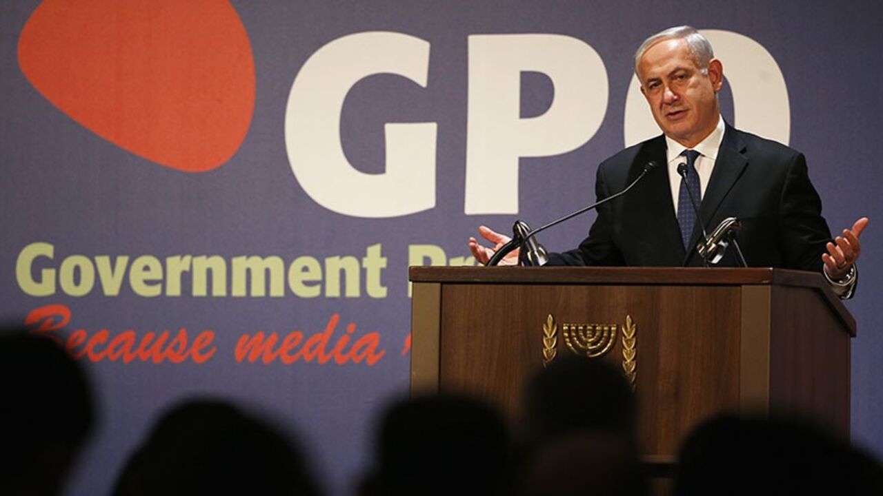 ISRAEL/ Israel's Prime Minister Benjamin Netanyahu gestures as he addresses the foreign media during a reception marking the new year, in Jerusalem January 16, 2014. REUTERS/Darren Whiteside (JERUSALEM - Tags: POLITICS) - RTX17GTF
