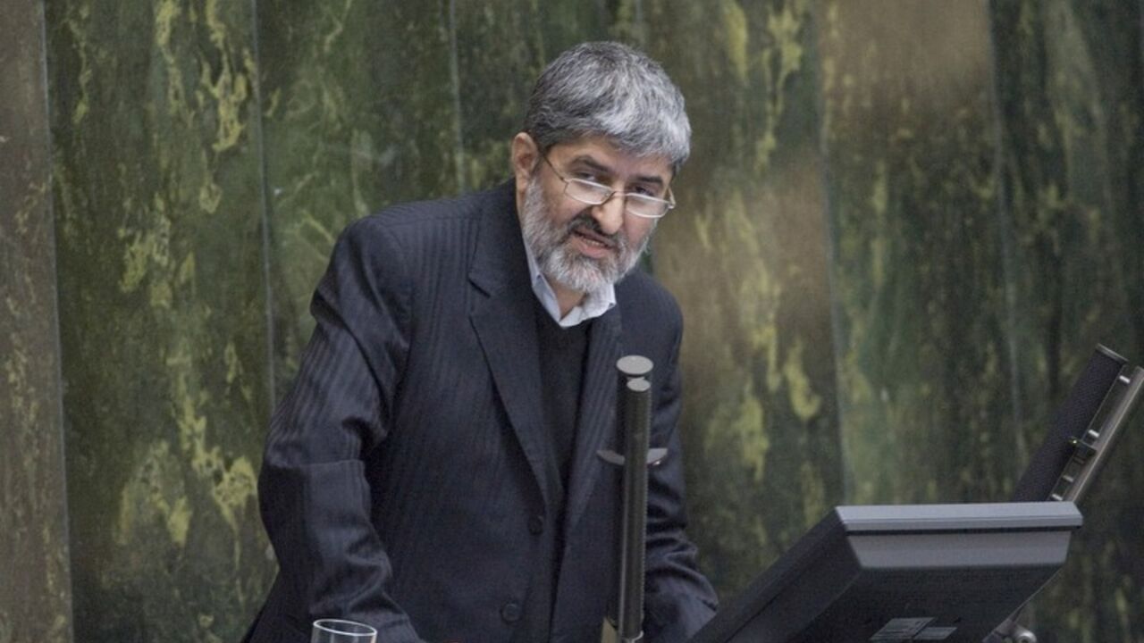 Iranian lawmaker Motahari speaks in Iranian parliament in Tehran EDITORS' NOTE: Reuters and other foreign media are subject to Iranian restrictions on leaving the office to report, film or take pictures in Tehran.
Iranian lawmaker Ali Motahari speaks in the Iranian parliament in Tehran November 15, 2009. REUTERS/Morteza Nikoubazl (IRAN POLITICS) - RTXQRB3