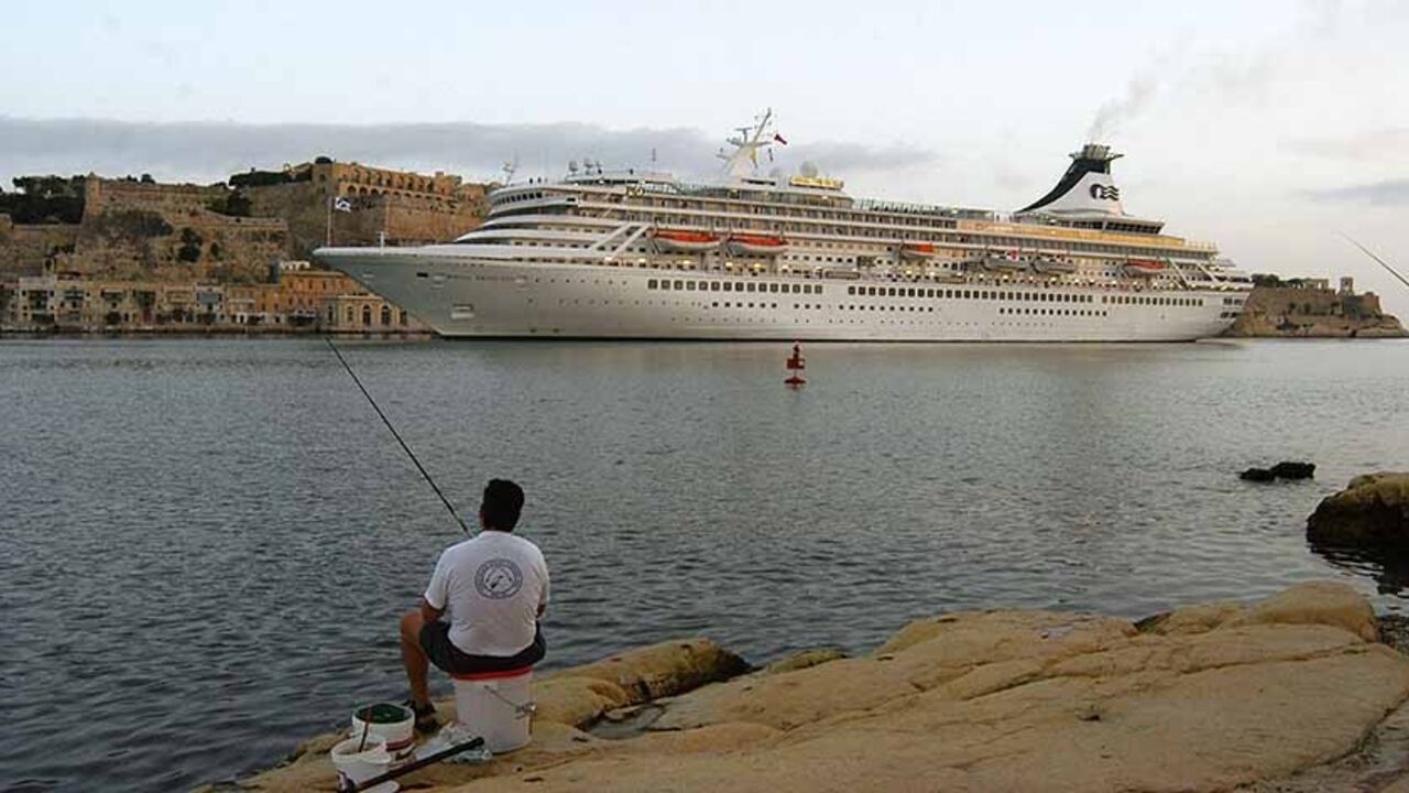 DV262015 TO GO WITH AFP STORY BY JEAN-FRANCOIS LE MOUNIER - (FILES) - A Cruise liner enters the Grand Harbour in Valletta, the capital city of Malta, 05 October 2002. Malta enters the EU's border-free Schengen zone, 21 December 2007, a change many hope will boost tourism to the tiny Mediterranean state. Joining the Schengen zone along with eight other countries, Malta will become the first independent island state of Europe without border controls of the 22 Schengen zone countries. AFP PHOTO / BEN BORG CARDONA (Phot