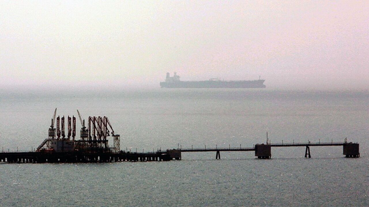TURKEY PIPELINE A tanker sails in Mediterranean past a jetty at the Ceyhan crude oil terminal near Turkey's southern coastal city of Adana, July 13, 2006. A four-billion dollar project, Baku-Tblisi-Ceyhan crude oil pipeline, to carry oil from the Caspian Sea fields to western markets is inaugurated on Thursday in Ceyhan, southern Turkey. REUTERS/Fatih Saribas (TURKEY) - RTR1FGD4