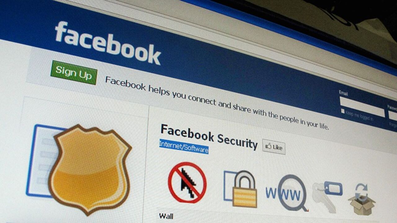 FACEBOOK/ A page from the Facebook website is seen in Singapore May 11, 2011. Facebook users' personal information could have been accidentally leaked to third parties, in particular advertisers, over the past few years, according to Symantec Corp's official web blog. Third-parties would have had access to personal information such as profiles, photographs and chat, and could have had the ability to post messages, the web blog said. REUTERS/Tan Shung Sin (SINGAPORE - Tags: BUSINESS SOCIETY SCI TECH) - RTR2M8NN