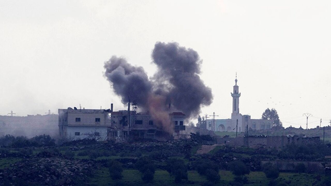 Smoke rises after shells exploded in the Syrian village of al-Jamlah, close to the ceasefire line between Israel and Syria, as seen from the Israeli occupied Golan Heights March 5, 2013. In response to the explosion in the Syrian village on Tuesday the Israeli Defence Forces (IDF) said that they are carefully tracking events that take place in Syria and are prepared for any eventuality.  REUTERS/Baz Ratner (Tags: POLITICS MILITARY CIVIL UNREST) - RTR3ELP3