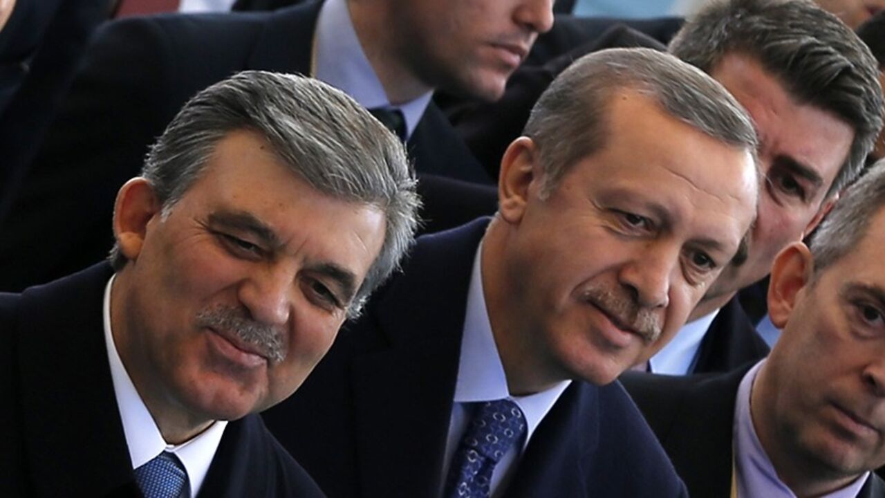 TURKEY/ Turkish President Abdullah Gul (L) and Prime Minister Tayyip Erdogan arrive at an opening ceremony of a new line of the Ankara Metro in Ankara February 12, 2014. REUTERS/Umit Bektas (TURKEY - Tags: POLITICS) - RTX18NXZ