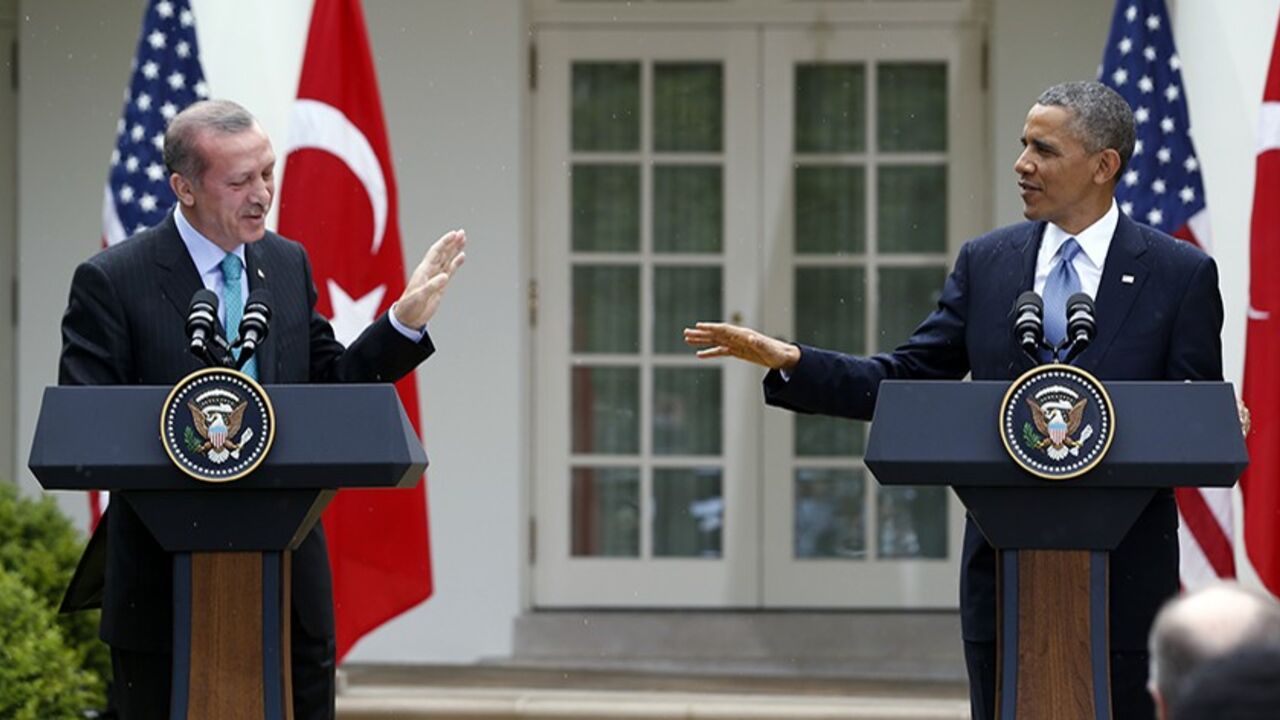 USA-SYRIA/TURKEY U.S. President Barack Obama (R) and Turkish Prime Minister Recep Tayyip Erdogan hold a joint news conference in the White House Rose Garden in Washington, May 16, 2013. REUTERS/Jason Reed (UNITED STATES - Tags: POLITICS) - RTXZPC4