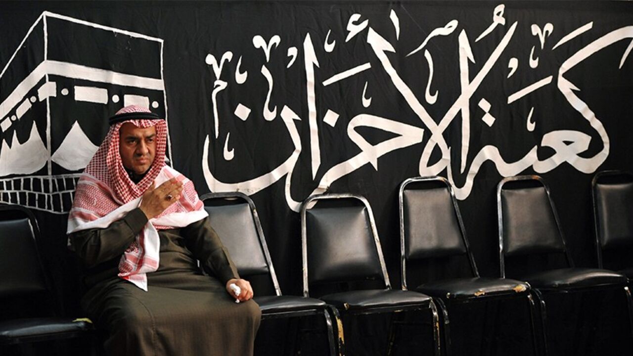 DV1087918 A Saudi Shiite Muslim man beats his chest during Ashura commemorations, which mark the killing of Imam Hussein, grandson of Prophet Mohammed, in the mostly Shiite Qatif region of Eastern Province on December 6, 2011. AFP PHOTO/STR (Photo credit should read -/AFP/Getty Images)