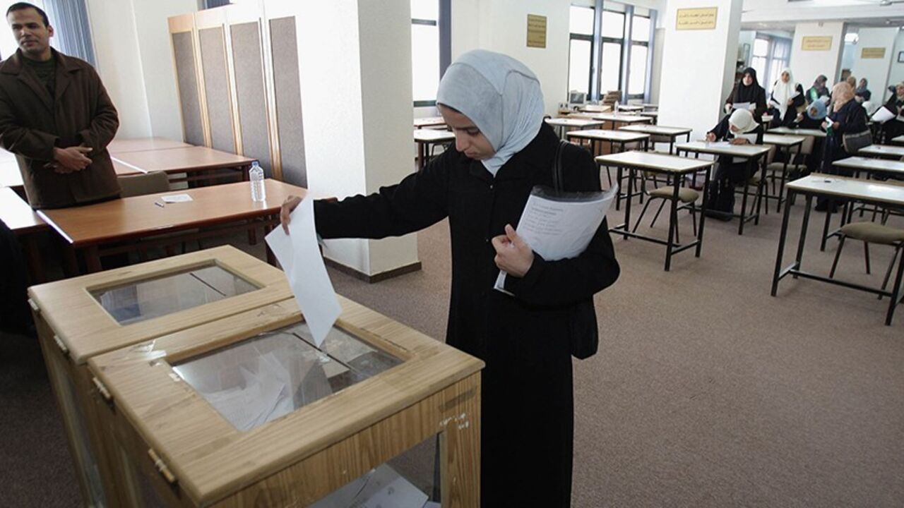 52385861AK015_StudentVote GAZA CITY, GAZA STRIP - MARCH 14: Palestinian students vote during student council election at the Islamic University on March 14, 2005 in Gaza City, Gaza Strip. The Hamas supporting Yassien List won 83.65%, defeating the Mahmoud Abbas supporting Shuhada Falasten List who gained 10.5% of the vote. An estimated 71 % of 14678 students voted in the council election at the Islamic University. (Photo by Abid Katib/Getty Images)