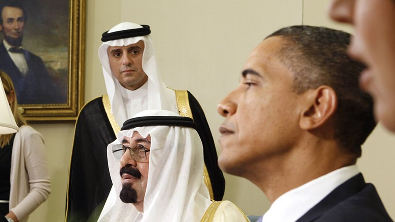USA-SAUDI/ U.S. President Barack Obama (R) meets with King Abdullah of Saudi Arabia in the Oval Office of the White House in Washington June 29, 2010. REUTERS/Larry Downing (UNITED STATES - Tags: POLITICS) - RTR2FX4D