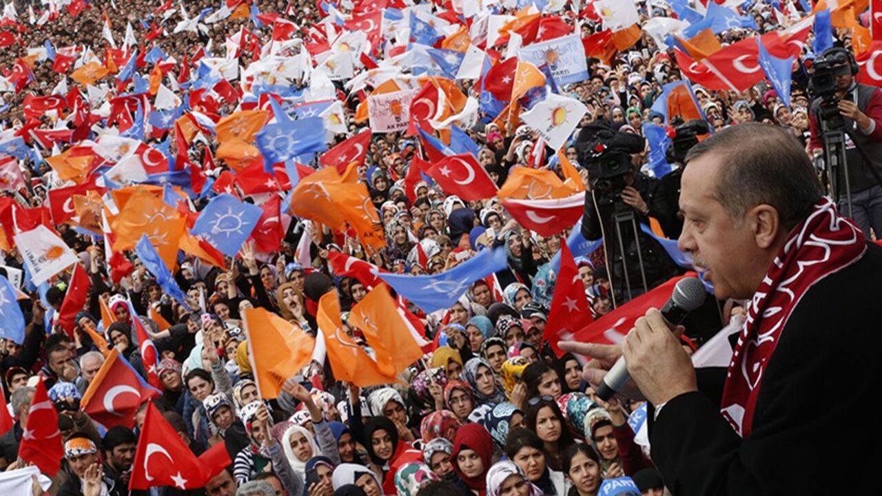 TURKEY/ Turkey's Prime Minister Tayyip Erdogan addresses his supporters during an election rally of his ruling AK Party in Elazig March 6, 2014. Turkey will hold municipal elections on March 30. REUTERS/Umit Bektas (TURKEY - Tags: POLITICS ELECTIONS) - RTR3G491