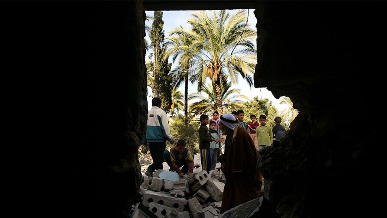 MIDEAST Palestinians check the damage to their house in the Khan Younis refugee
camp, south of the Gaza strip January 1, 2003. Overnight 10 Israeli
tanks and armoured personnel carriers were involved in the operation to
blow up the house of Yassin al-Agha, who was killed by Israeli troops
last month. Palestinians and human rights groups call Israel's house
demolition policy a form of "collective punishment" that violates
international humanitarian law. REUTERS/Ahmed Jadallah
AJ/JDP - RTRFZES
