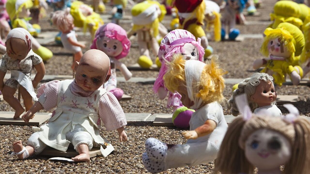 ISRAEL/ Dolls are displayed in Rabin Square as part of an exhibition to raise awareness of child abuse in Tel Aviv May 24, 2013. Some 1,000 dolls were laid at the square in Israel's commercial capital in a two-day long exhibition organised by a local organisation for the protection of children. REUTERS/Nir Elias (ISRAEL - Tags: SOCIETY) - RTXZZAV