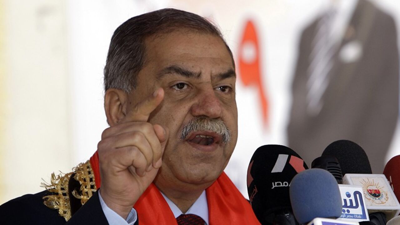 IRAQ/ Iraqi secular Sunni politician Mithal al-Alusi speaks during an election campaign rally ahead of March 7 parliamentary elections in Baghdad February 27, 2010. REUTERS/Saad Shalash (IRAQ - Tags: ELECTIONS POLITICS) - RTR2AZUB