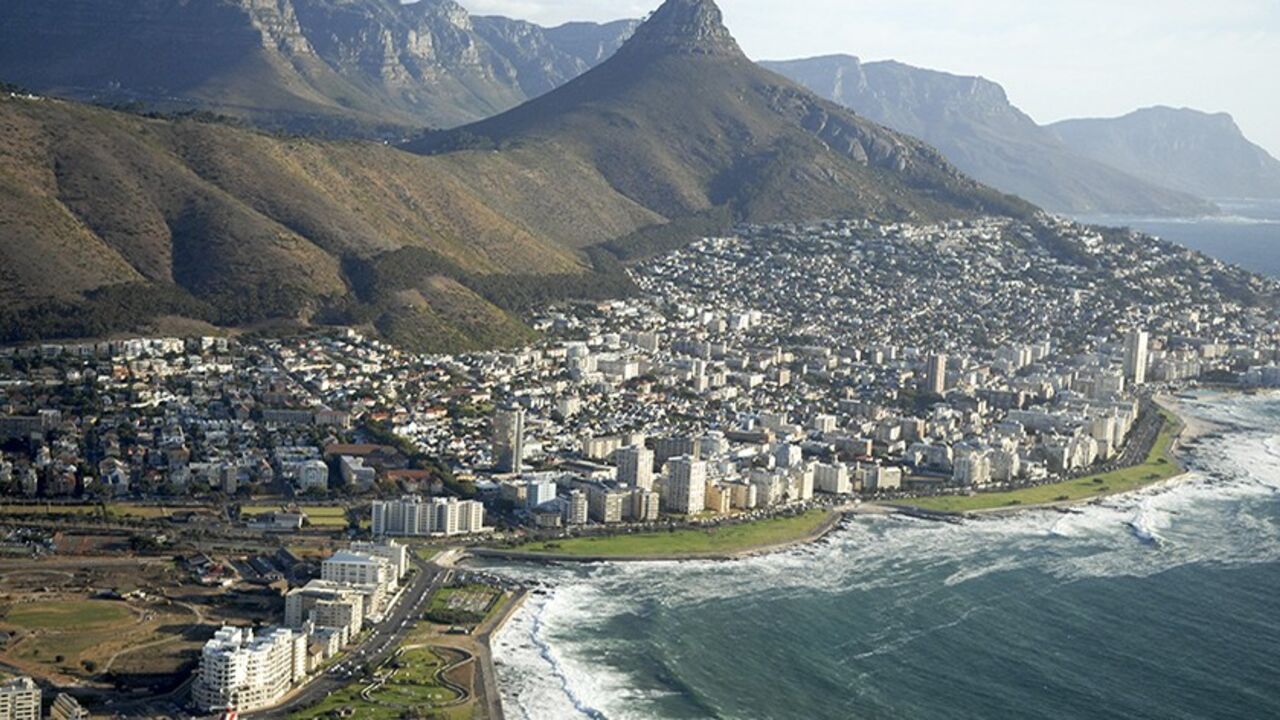 SOCCER-WORLD/ Cityscape of Cape Town in South Africa a venue of the 2010 World Cup, February 17, 2010. The 2010 World Cup soccer finals will take place in South Africa from June 11 - July 11. WORLD CUP 2010 PREVIEW - CITYSCAPE REUTERS/Euroluftbild.de (SOUTH AFRICA - Tags: SPORT SOCCER CITYSCAPE) BEST QUALITY AVAILABLE - RTR2B4Y5