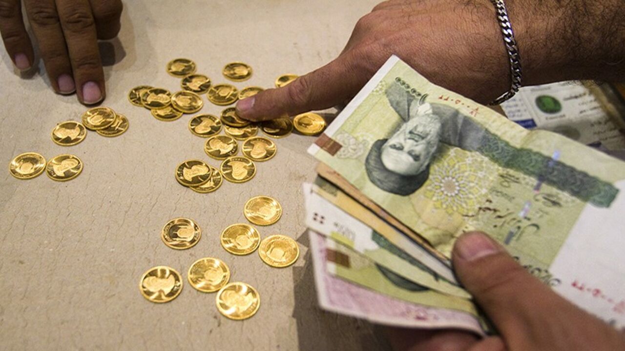IRAN-ECONOMY/ EDITORS' NOTE: Reuters and other foreign media are subject to Iranian restrictions on leaving the office to report, film or take pictures in Tehran.
A customer buys Iranian gold coins at a currency exchange office in Tehran's business district October 24, 2011. Iranian media reported last week that monetary authorities had reversed a six-month-old decision to cut interest on bank deposits, aiming to mop up excess cash in the economy and halt a dangerous rise of inflation. The news made sense to economists,