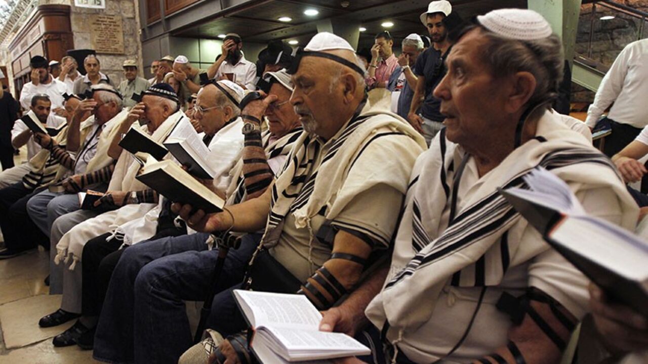 ISRAEL/ Holocaust survivors pray during their Bar Mitzvah ceremony at the Western Wall, Judaism's holiest prayer site, in Jerusalem's Old City October 22, 2012. On Monday a group of sixteen males survivors of the genocide celebrated the traditional Jewish coming of age ceremony, normally marked at the age of 13. REUTERS/Baz Ratner (JERUSALEM - Tags: RELIGION SOCIETY) - RTR39FSB