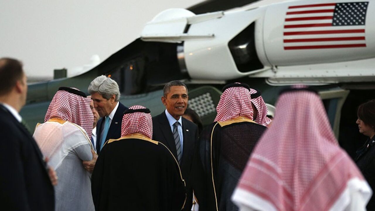 OBAMA-SAUDI/ U.S. Secretary of State John Kerry (L) and U.S. President Barack Obama are greeted upon their arrival on Marine One for a meeting with Saudi King Abdullah at Rawdat al-Khraim (Desert Camp) near Riyadh in Saudi Arabia, March 28, 2014.
REUTERS/Kevin Lamarque (SAUDI ARABIA - Tags: POLITICS) - RTR3J176