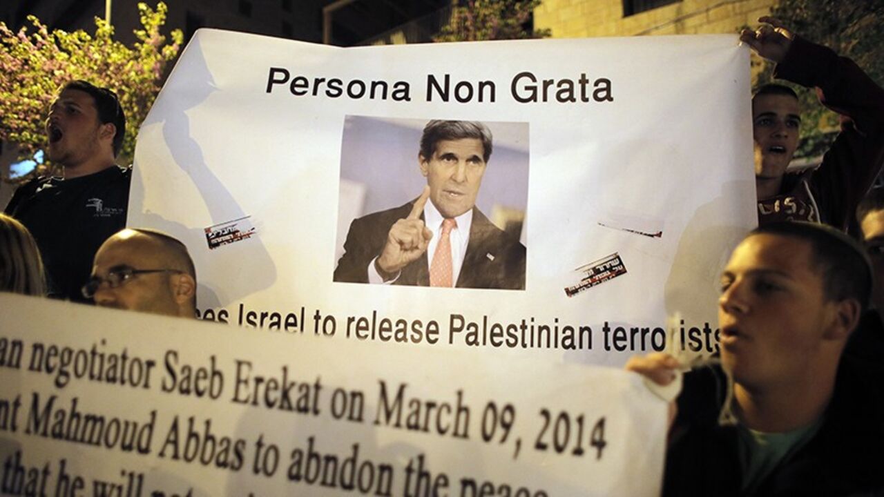 ISRAEL-PALESTINIAN/USA Israelis hold a sign depicting U.S. Secretary of State John Kerry during a protest outside his hotel in Jerusalem, against the release by Israel of Palestinian prisoners as a confidence-building gesture, March 31, 2014. Kerry broke from his travel schedule for the second time in a week and rushed back to the Middle East on Monday to try to salvage Israeli-Palestinian peace talks. REUTERS/Ammar Awad (JERUSALEM - Tags: POLITICS CIVIL UNREST) - RTR3JD9P