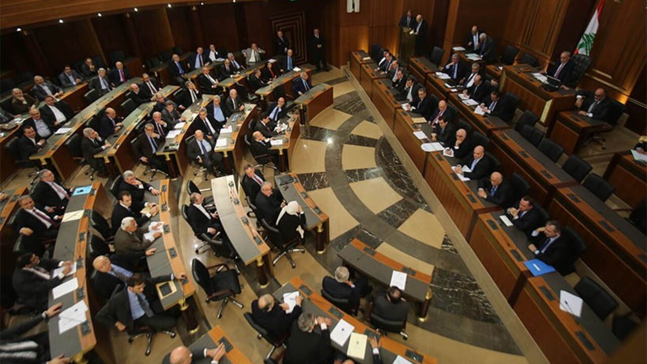 LEBANON-PARLIAMENT/VOTE Parliament members give the newly-formed cabinet a vote of confidence in Beirut March 20, 2014. Lebanon's parliament gave a newly-formed cabinet a vote of confidence on Thursday, ending almost a year of political deadlock during which the country has been pulled further into the civil war in neighbouring Syria. REUTERS/Sharif Karim (LEBANON - Tags: POLITICS) BEST QUALITY AVAILABLE - RTR3JS87
