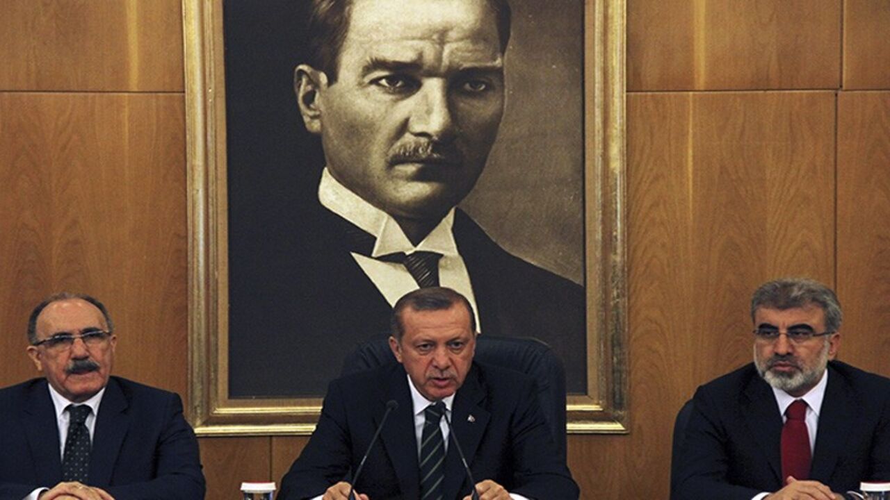 TURKEY-ERDOGAN/ Turkey's Prime Minister Tayyip Erdogan, flanked by his deputy Besir Atalay (L) and Energy Minister Taner Yildiz (R), speaks during a news conference at Ataturk International airport in Istanbul April 4, 2014. Turkish Prime Minister Tayyip Erdogan called on Friday for the central bank to cut interest rates, sending the lira lower, and said he favoured keeping a three-term limit for ruling party deputies, suggesting he may run in August presidential polls. In his first public comments since a victory speech a